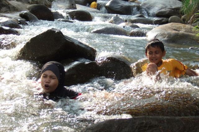 Lopoh Waterfront Budget Chalets Villa Hulu Langat Ngoại thất bức ảnh