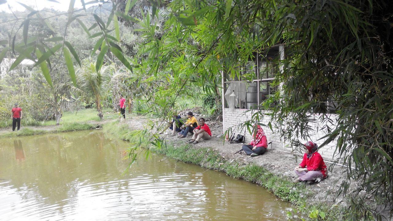 Lopoh Waterfront Budget Chalets Villa Hulu Langat Ngoại thất bức ảnh